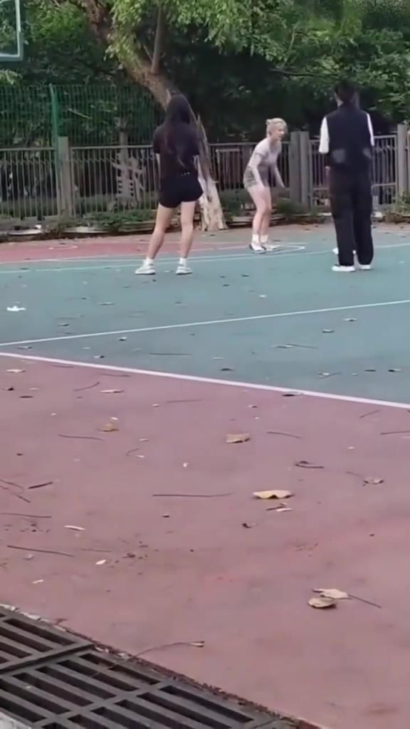 上來就背打女生的男人，真的活該沒有女朋友啊